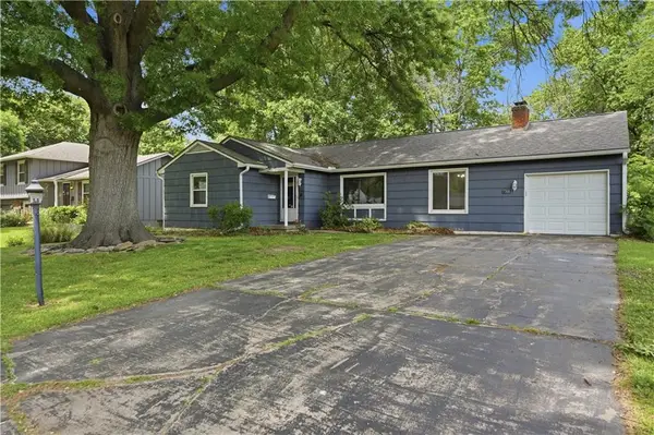 7708 W 96th Terrace, Overland Park, KS 66212