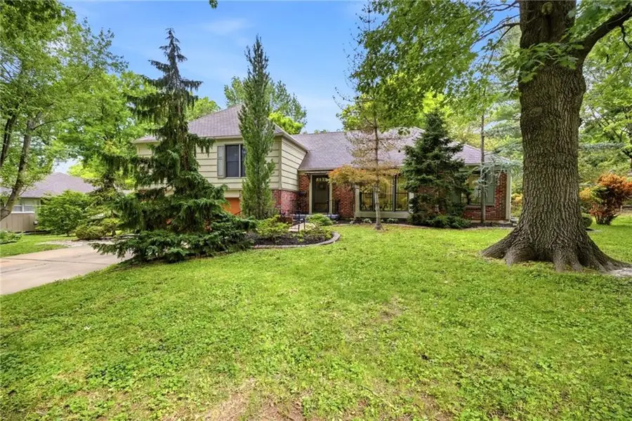 4506 W 93rd Terrace, Prairie Village, KS 66207 - #2