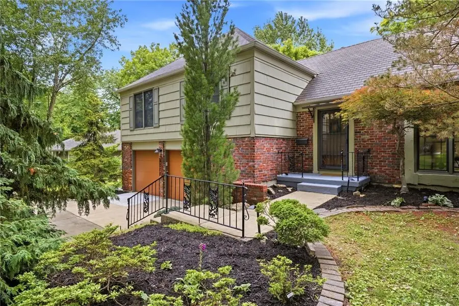4506 W 93rd Terrace, Prairie Village, KS 66207 - #3
