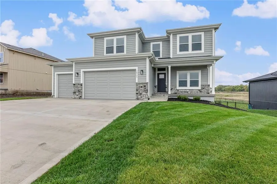 18725 W 193rd Street, Spring Hill, KS 66083 - #2