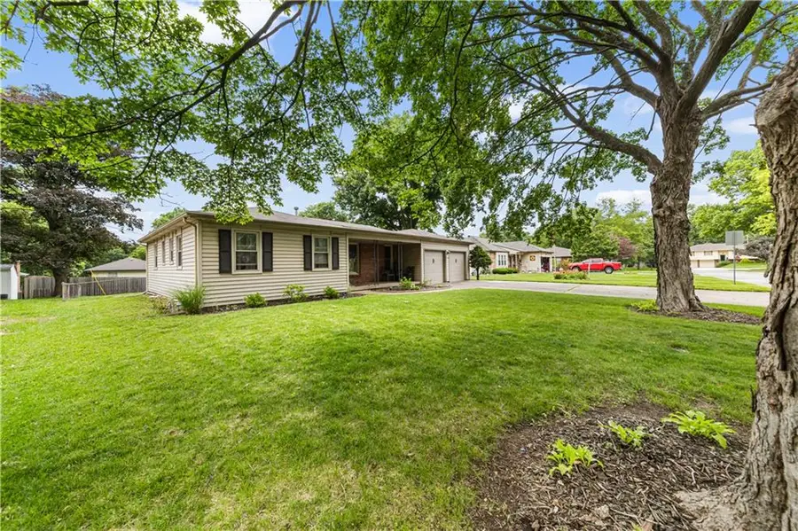 5216 Bond Street, Shawnee, KS 66203 - #2