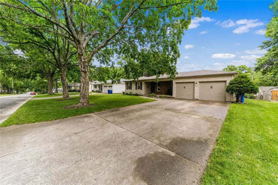 5216 Bond Street, Shawnee, KS 66203 - #3