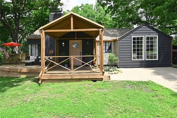 208 NW 83rd Street, Kansas City, MO 64118