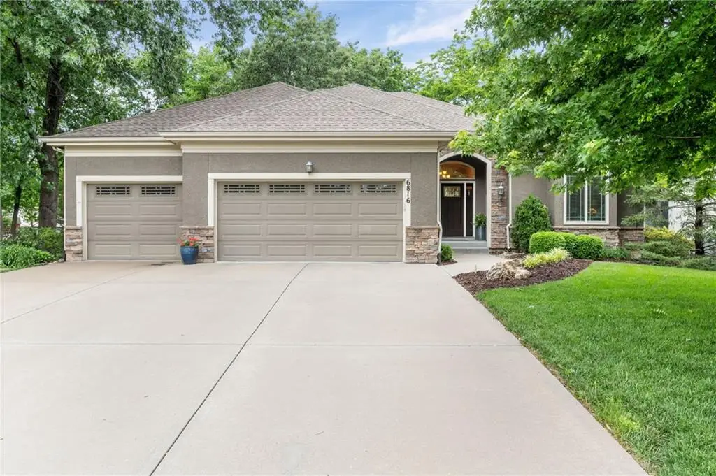 6816 Longview Street, Shawnee, KS 66218 - #1