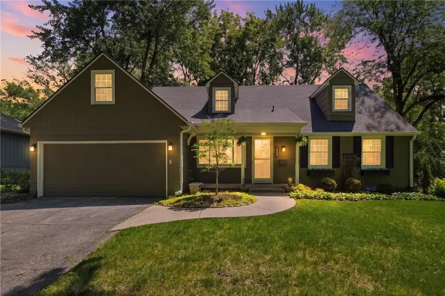 7909 Outlook Lane, Prairie Village, KS 66208 - #2