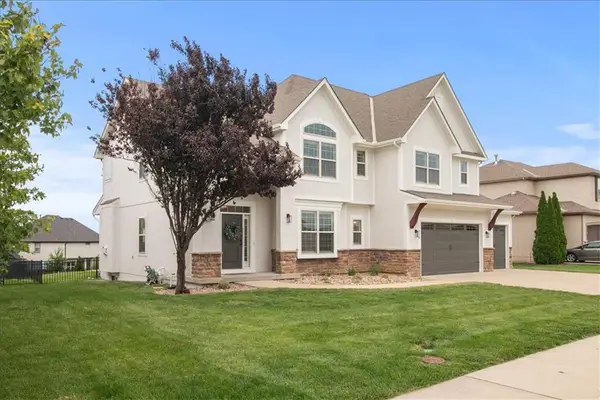1854 NE Park Ridge Drive, Lee's Summit, MO 64064