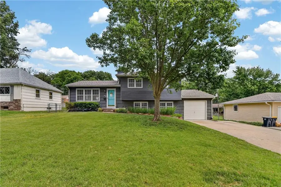 5015 N Kensington Avenue, Kansas City, MO 64119 - #2