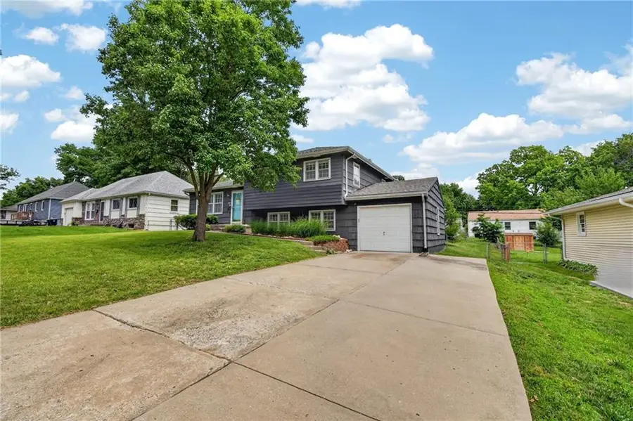 5015 N Kensington Avenue, Kansas City, MO 64119 - #3