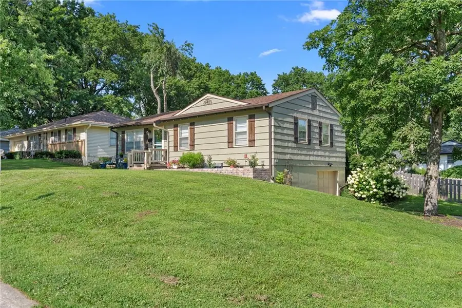5001 N Michigan Avenue, Kansas City, MO 64118 - #2
