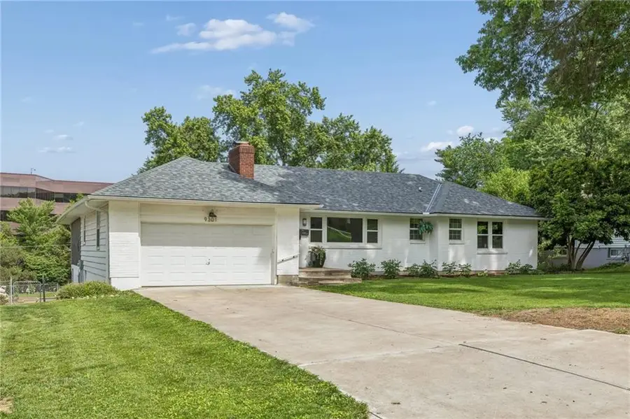 9301 Madison Avenue, Kansas City, MO 64114 - #2