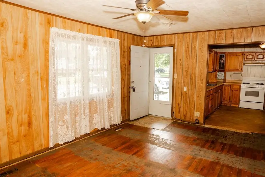 1400 S 12th Street, Parsons, KS 67357 - #2