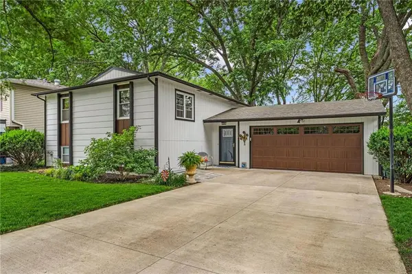1613 W 28th Terrace, Lawrence, KS 66046