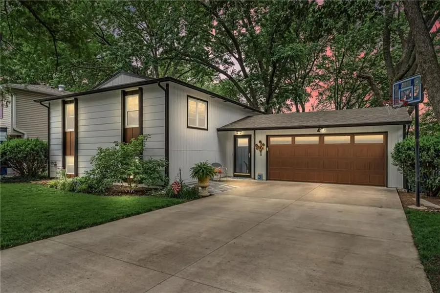 1613 W 28th Terrace, Lawrence, KS 66046 - #2