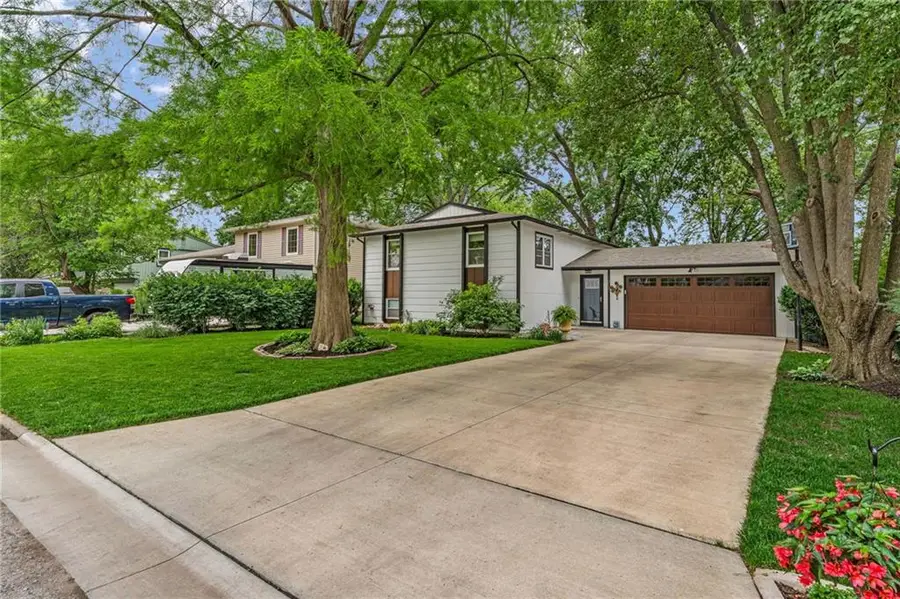 1613 W 28th Terrace, Lawrence, KS 66046 - #3