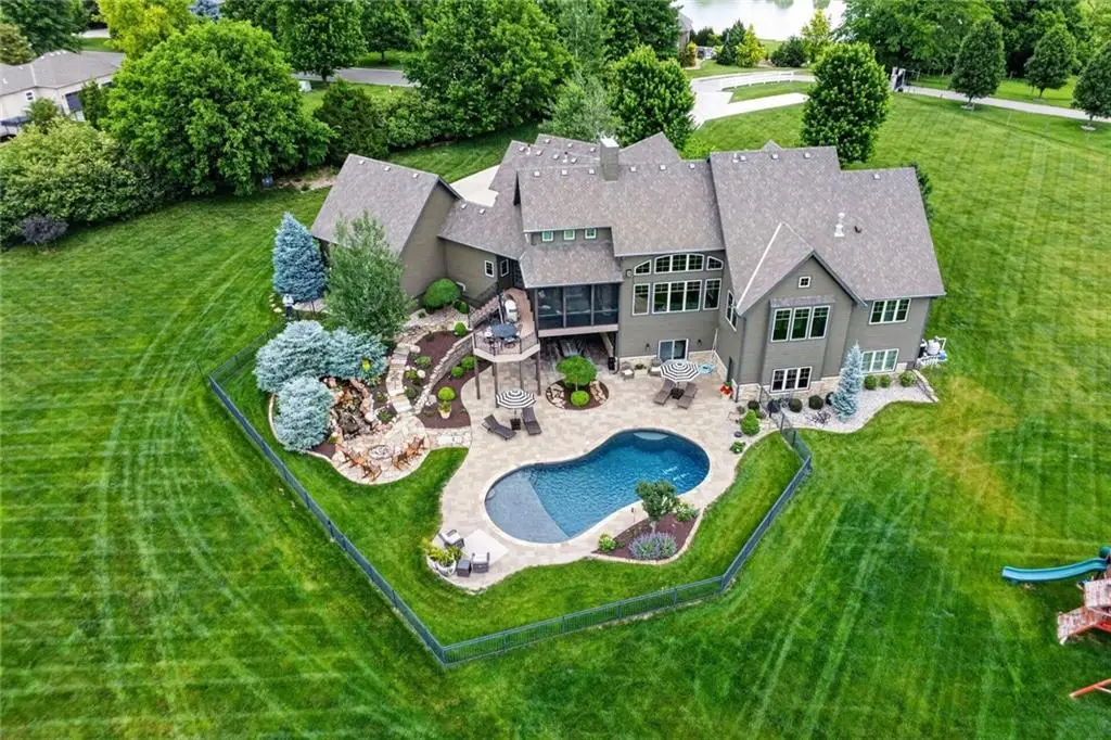 7975 NW Breckenridge Drive, Kickapoo, MO 64152 - #1