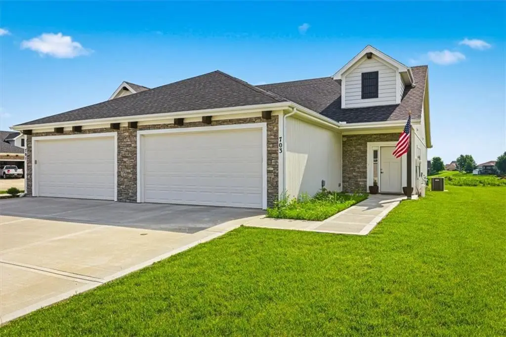 703 Ridge Drive, Smithville, MO 64089 - #1
