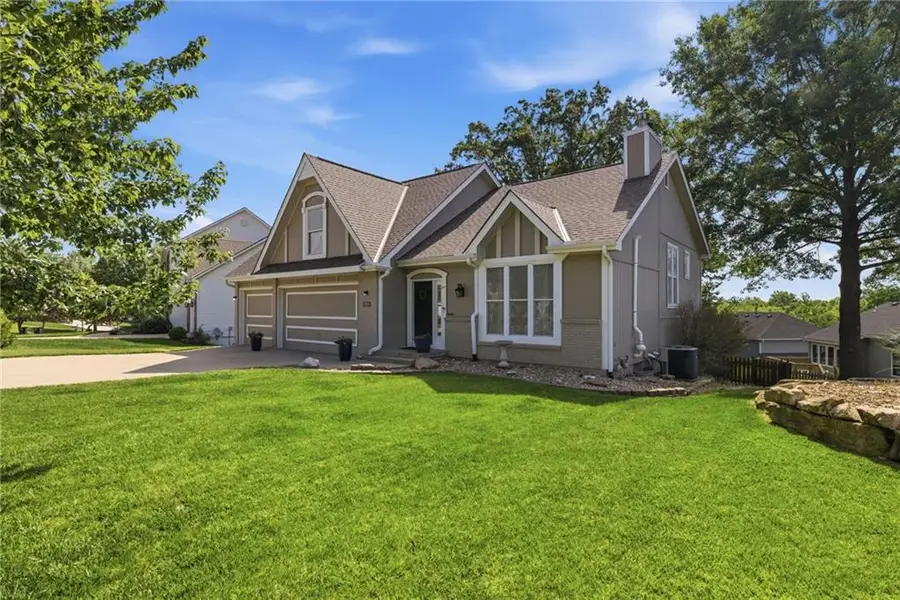 5823 N Mayview Avenue, Kansas City, MO 64151 - #2