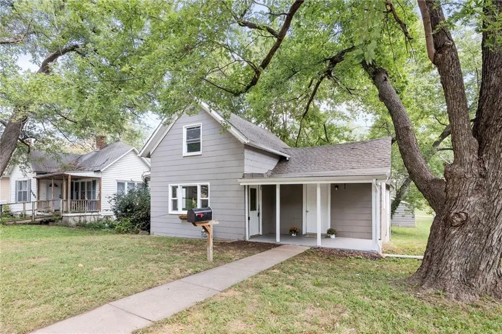 1207 S 2nd Street, Leavenworth, KS 66048 - #1