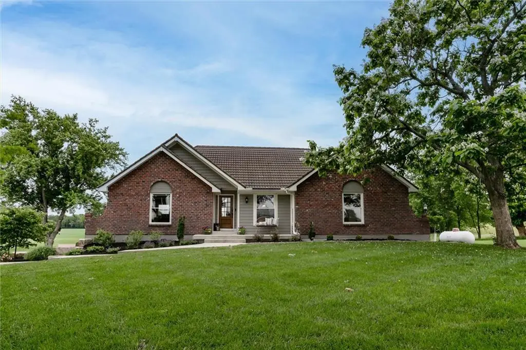 21385 Nall Avenue, Bucyrus, KS 66013 - #1