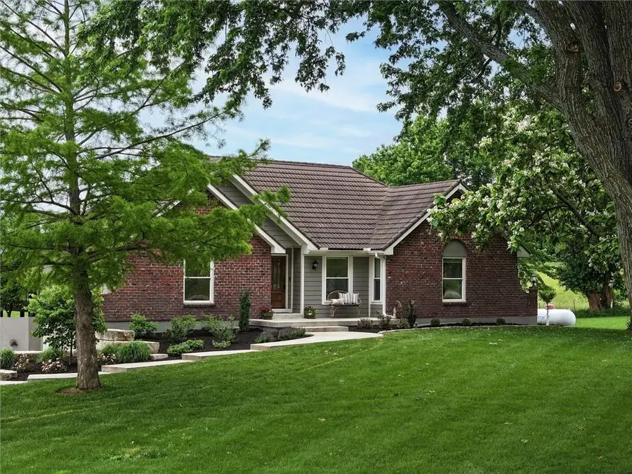 21385 Nall Avenue, Bucyrus, KS 66013 - #2