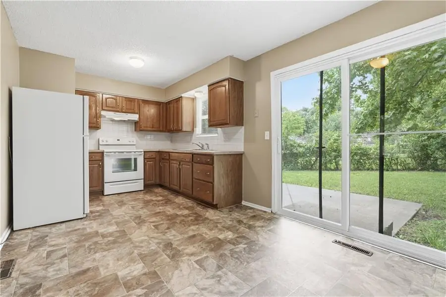 10408 Smalley Court, Kansas City, MO 64134 - #3