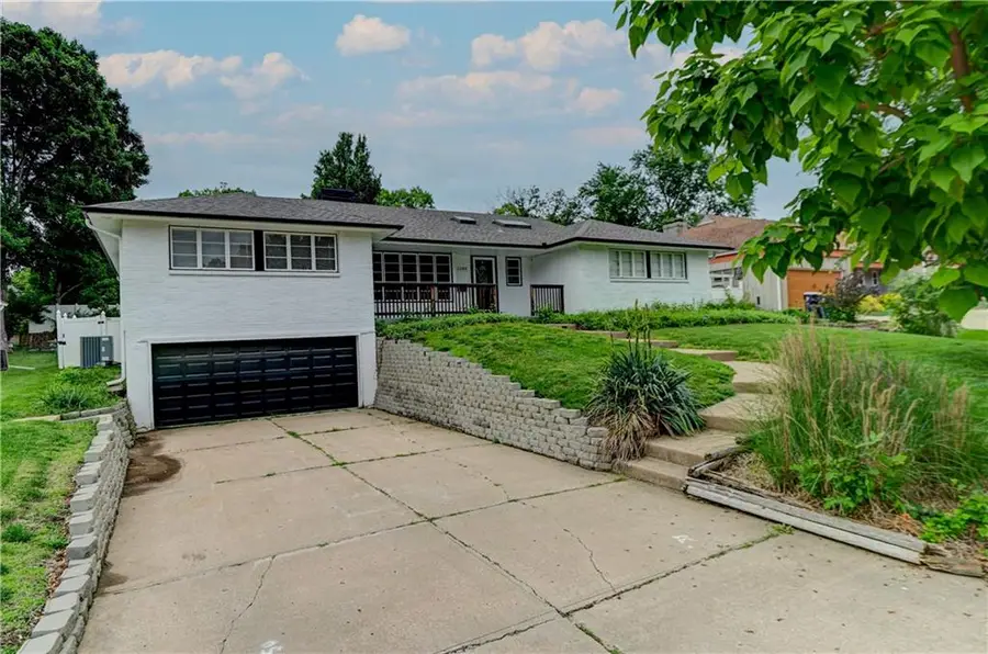 1102 W 85th Terrace, Kansas City, MO 64114 - #2