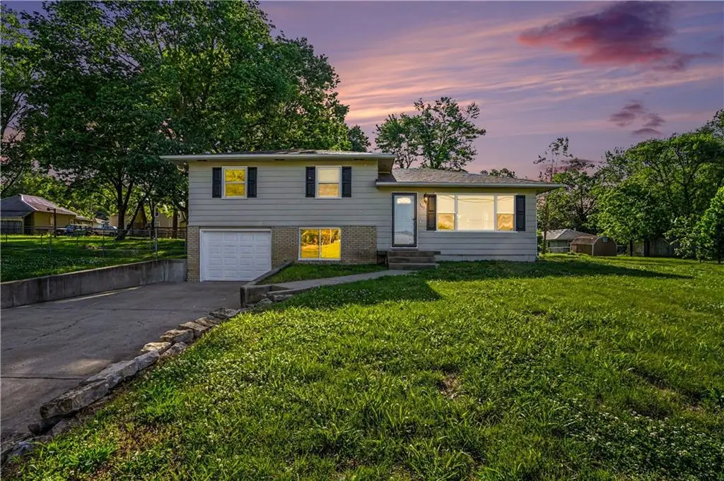 305 Hawthorne Street, Smithville, MO 64089 - #1