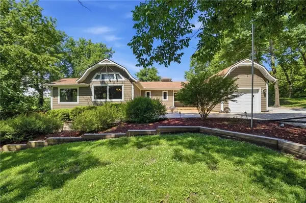 25045 W 215th Street, Spring Hill, KS 66083