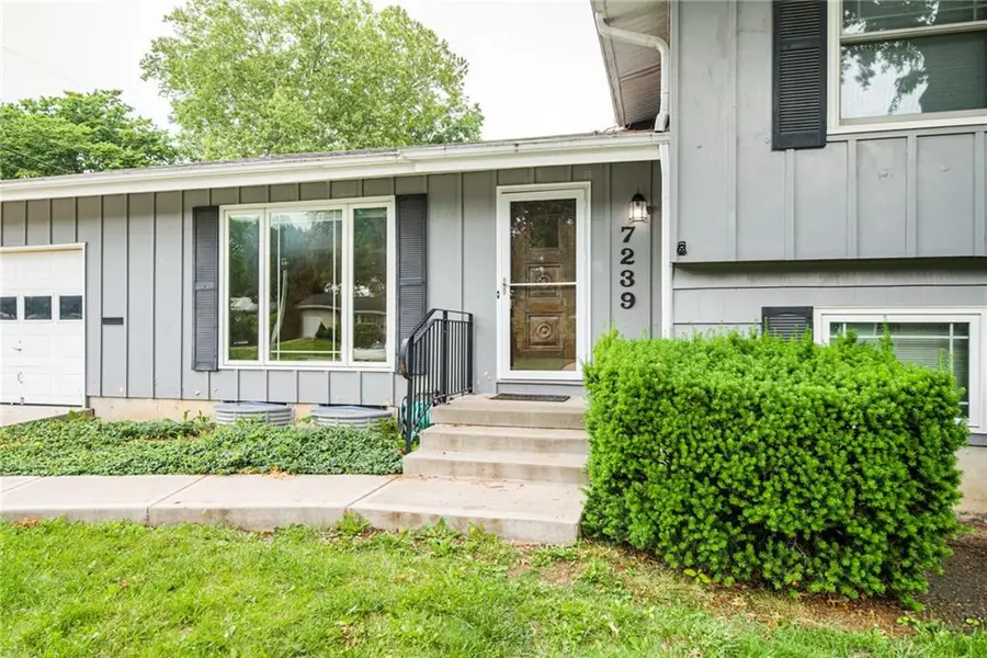 7239 Lowell Drive, Overland Park, KS 66204 - #2