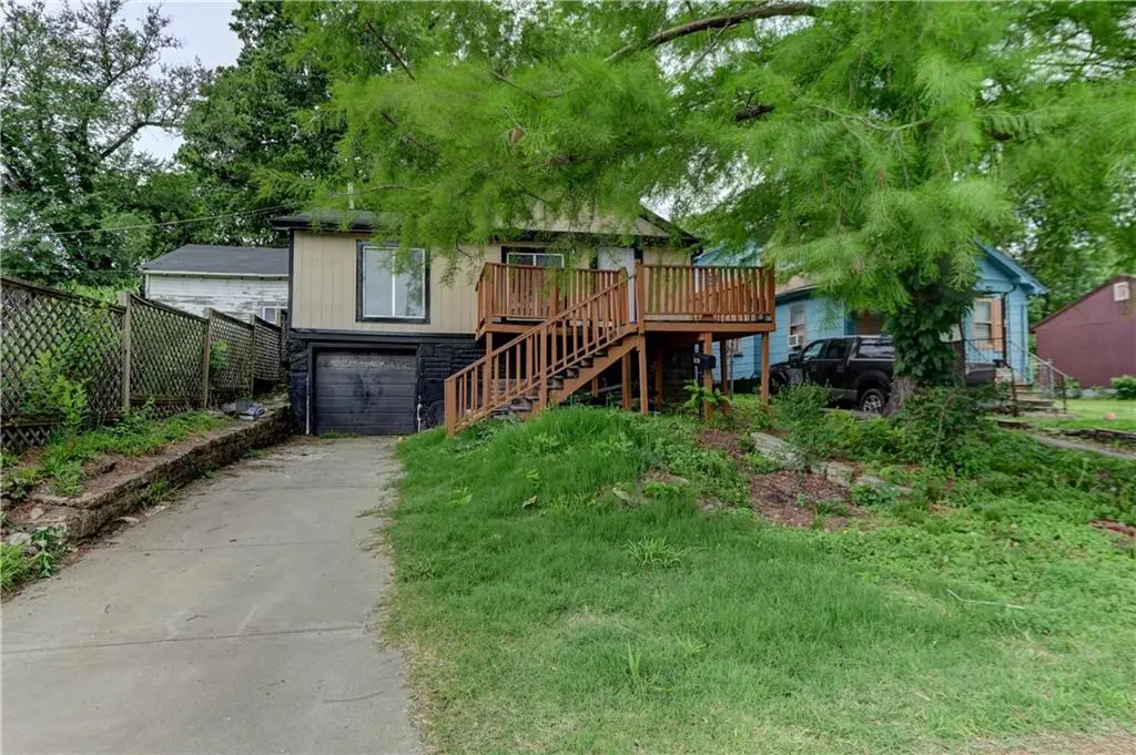 6120 Elmwood Avenue, Kansas City, MO 64130 - #1