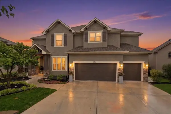 10715 S Appleridge Lane, Olathe, KS 66061