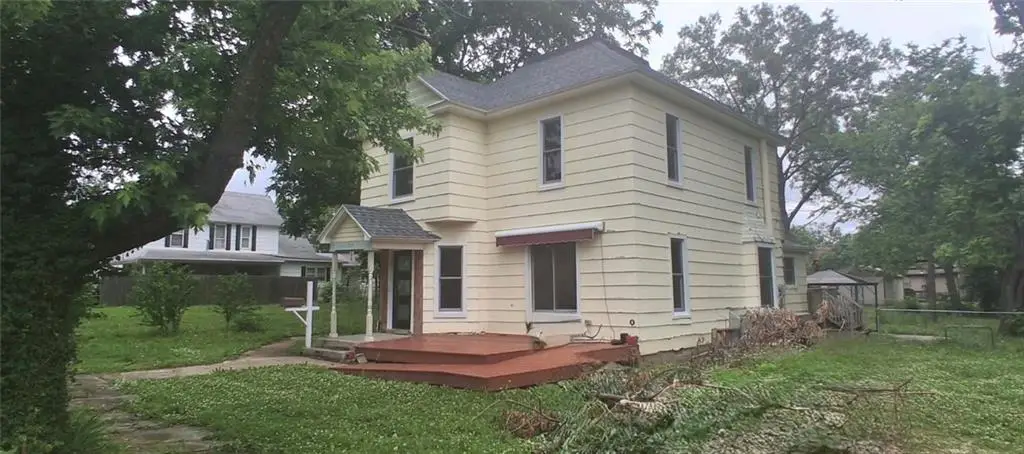 515 S Cottonwood Street, Iola, KS 66749 - #1
