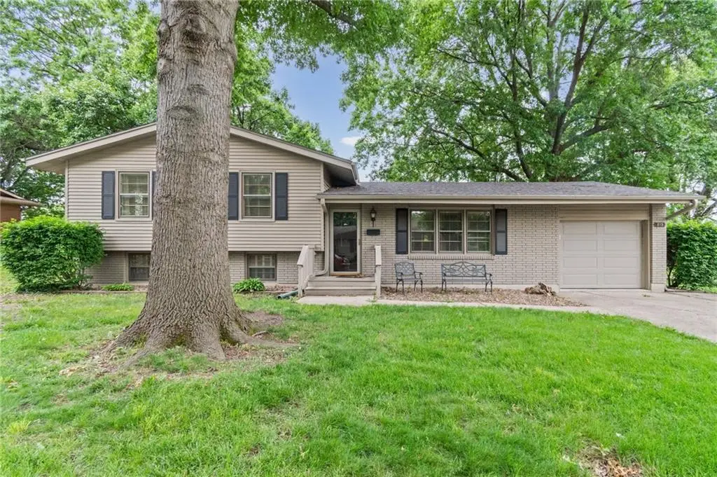 813 N Chestnut Street, Cameron, MO 64429 - #1