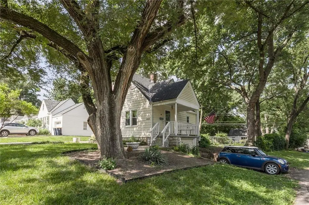 8300 Ward Parkway Plaza, Kansas City, MO 64114 - #1