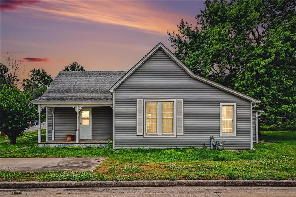 308 S Bridge Street, Smithville, MO 64089 - #1