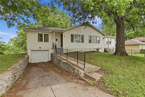2501 Oakley Avenue, Kansas City, MO 64127