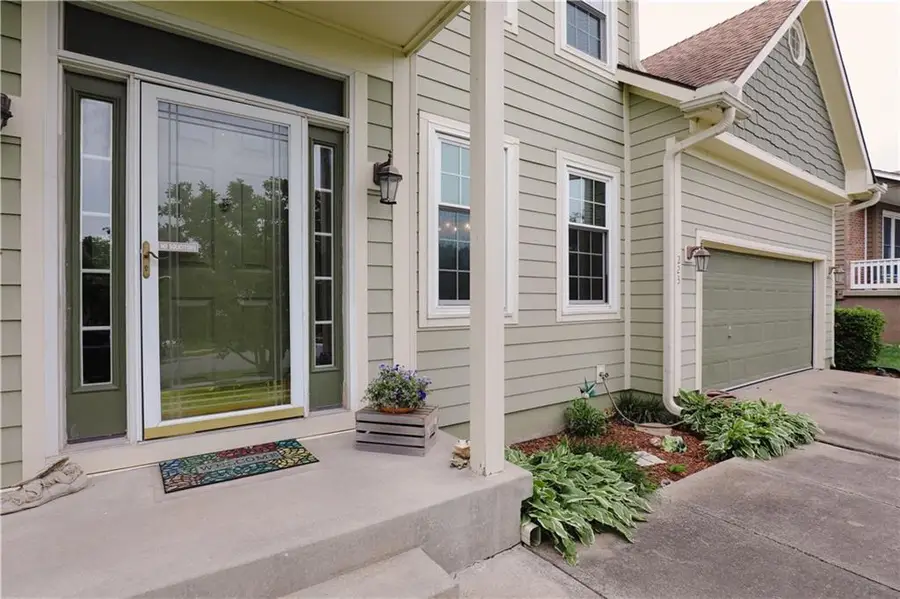 223 W Colleen Court, Gardner, KS 66030 - #3