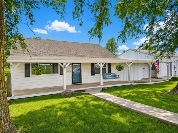 23151 207th Street, Tonganoxie, KS 66086