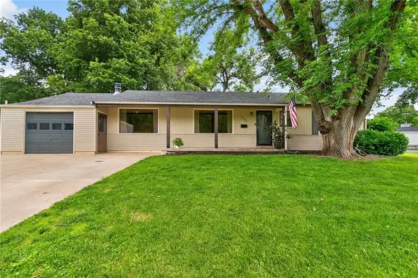 7323 Outlook Street, Overland Park, KS 66204