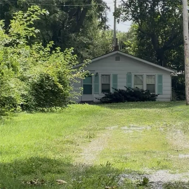 221 W Kansas Street, Liberty, MO 64068 - #2