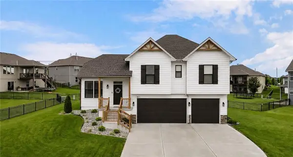 18911 Weaver Street, Spring Hill, KS 66083