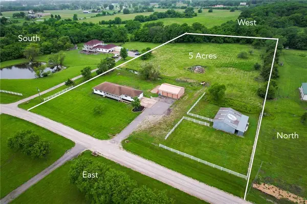 22922 Bedford Road, Spring Hill, KS 66083