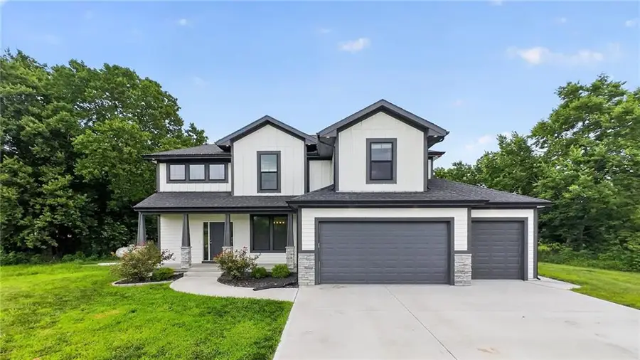 20194 207th Street, Tonganoxie, KS 66086 - #2