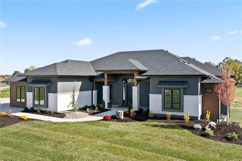19103 Bella Terra Road, Pleasant Hill, MO 64080 - #1
