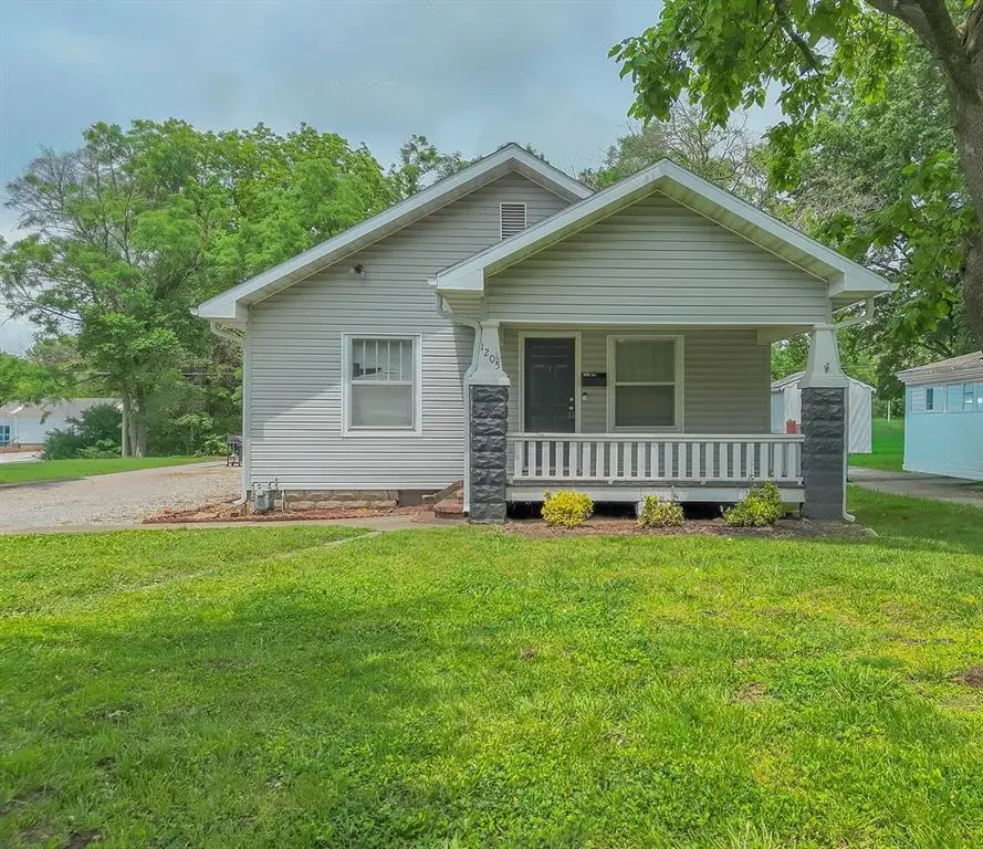 1205 E 6th Street, Pittsburg, KS 66762 - #1