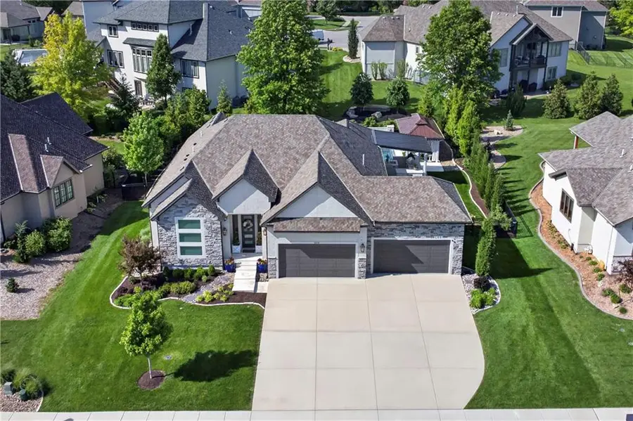2818 W 162nd Terrace, Overland Park, KS 66085 - #3