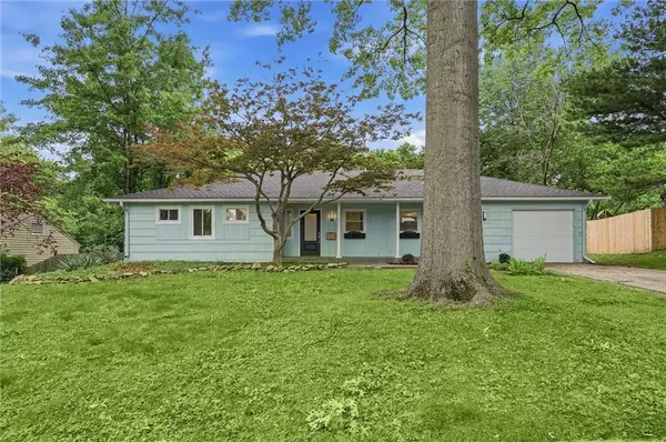 7740 Briar Drive, Prairie Village, KS 66208