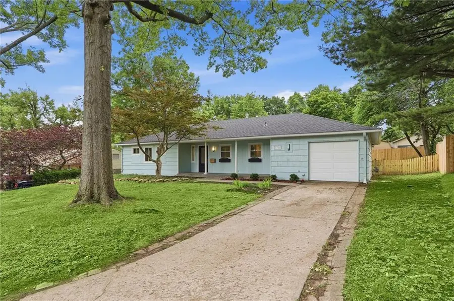 7740 Briar Drive, Prairie Village, KS 66208 - #2