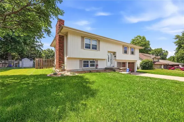 1178 Delaware Drive, Tonganoxie, KS 66086