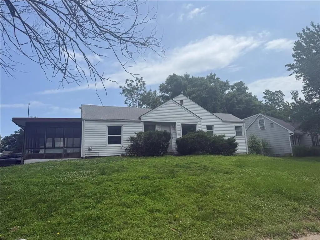 1325 NE Marvin Court, Kansas City, MO 64118 - #1